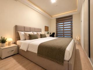 Amazing Sky Views 3 Bedroom Apartment with Pool Sauna Gym and Free Parking - 9