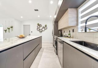 Modern 5BR Oasis - Pool, BBQ, Mini Golf, Billiard L62 - 2