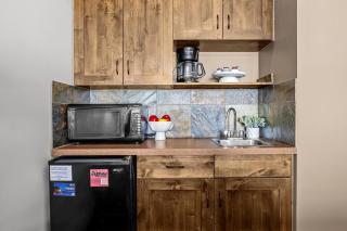 Modern Ski-in Studio for 2 with Hot Tub and Gym - 5