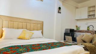 Ebenezer Lux stay - 7