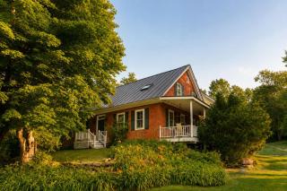 1820 House - VT Charm + Modern Comforts + Hot Tub - Stowe - 6