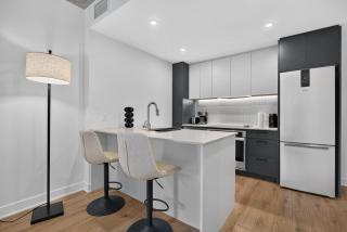 Comfortable 1BR Montreal stay - Near Metro - 9