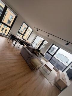 Spacious 2BR in Griffintown Haven - Montreal - 0