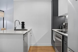 Comfortable 1BR Montreal stay - Near Metro - 1