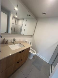 Spacious 2BR in Griffintown Haven - Montreal - 6