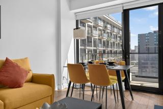 Stylish 1BR Montréal Getaway - Prime Location - 1