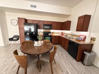 Monnett OU-3 bed 3 bath apartment close to OU - 4