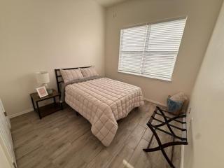 Monnett OU-3 bed 3 bath apartment close to OU - 1