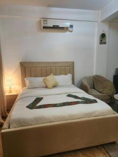 Ebenezer Lux stay - 4