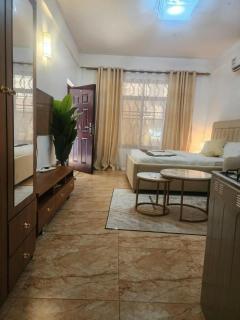 Ebenezer Lux stay - 2