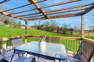 Peaceful Farmhouse Sleeps 6 Fire Pit Grill - 5