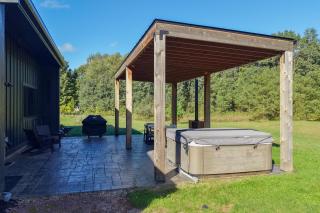 Modern Necedah Home: Hot Tub, Woods & Lake Access - 9