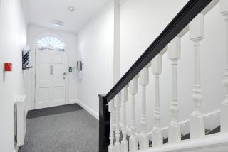 Modern 2-Bed Flat 2 in Reading Central - 9