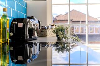 Modern 2-Bed Flat 2 in Reading Central - 4
