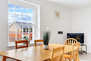 stylish 2-Bed Flat 3 in Reading Central - 9
