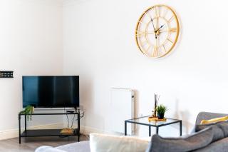 stylish 2-Bed Flat 3 in Reading Central - 5