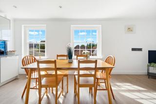 stylish 2-Bed Flat 3 in Reading Central - 2