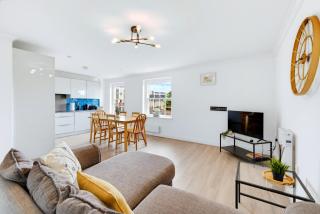 stylish 2-Bed Flat 3 in Reading Central - 0