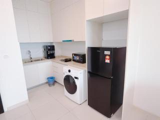 Macrolink Medini Near Legoland by Lions Bay - 9
