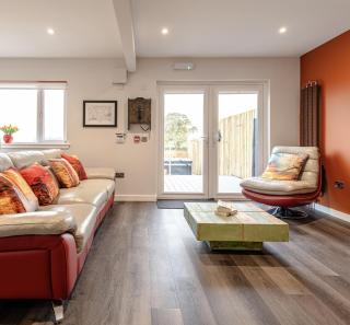 Halfway Houses, Hot Tub Nr Distillery, Dundee - 5