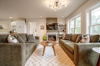 River Views & Fire Pit! Luxe Maiden Rock Retreat - 0