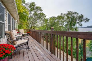 River Views & Fire Pit! Luxe Maiden Rock Retreat - 8