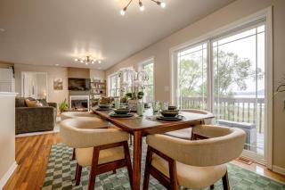 River Views & Fire Pit! Luxe Maiden Rock Retreat - 3