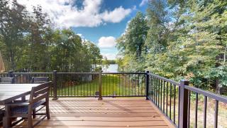Lakefront Retreat - dock fire pit kayaks gas grill WIFI & more - 3