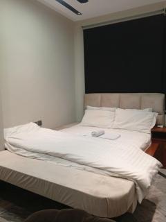 Luxury 1-Bed Apartment in Samanabad - 6