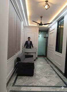 Luxury 1-Bed Apartment in Samanabad - 4