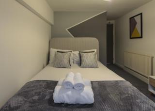 En-suite Room / Desk / Parking / Near EMA - 7