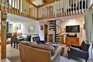 Bob's Sled Lodge - 1