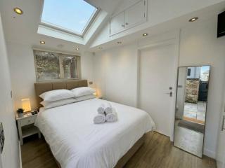 Stunning 1 Bed with Patio Near Addenbrooke's - 3