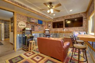 Game Room & Fire Pits: Lake Lafayette Group Cabin - 6