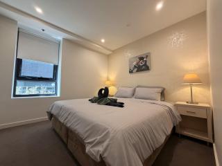Modern 2 Bedroom Apartment in Adelaide CBD at the Balfours with Pool & Free Parking - 3