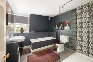 Central Apartment With Private Parking - Bath - 6