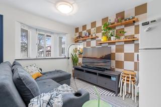 Bright & Comfy 1BR Suite - Vancouver Prime Area - 0