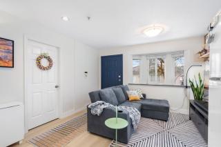 Bright & Comfy 1BR Suite - Vancouver Prime Area - 3