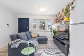 Bright & Comfy 1BR Suite - Vancouver Prime Area - 2