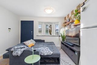 Bright & Comfy 1BR Suite - Vancouver Prime Area - 1