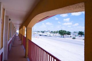 Derrick Inn - 6