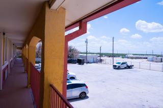 Derrick Inn - 3