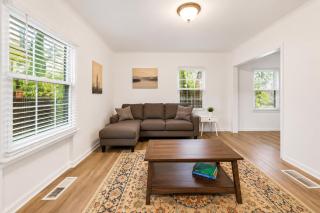 Jungle House Luxury Homes - Columbus Downtown Short North - Near Convention Center & Nationwide Arena - Free Parking - Pet Friendly - Over 5 800 Five Stars - 4