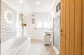 Modern 3 BR Home / Parking, Garden & wifi - 6