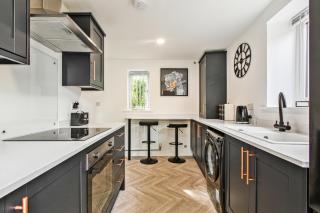 Modern 3 BR Home / Parking, Garden & wifi - 9