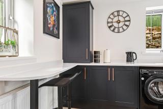 Modern 3 BR Home / Parking, Garden & wifi - 2