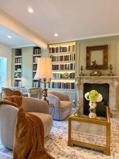 French-Curated Suite Parisian Elegance - 8