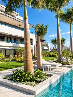 Stylish Golf-Side Apartment with Scenic View - 7