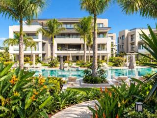 Stylish Golf-Side Apartment with Scenic View - 5
