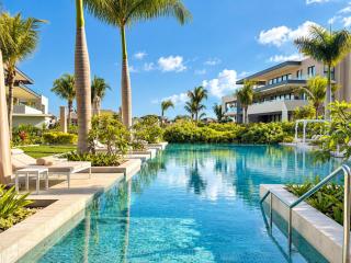 Stylish Golf-Side Apartment with Scenic View - 3